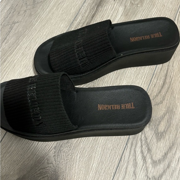TRUE RELIGION platform sandals - Picture 5 of 5